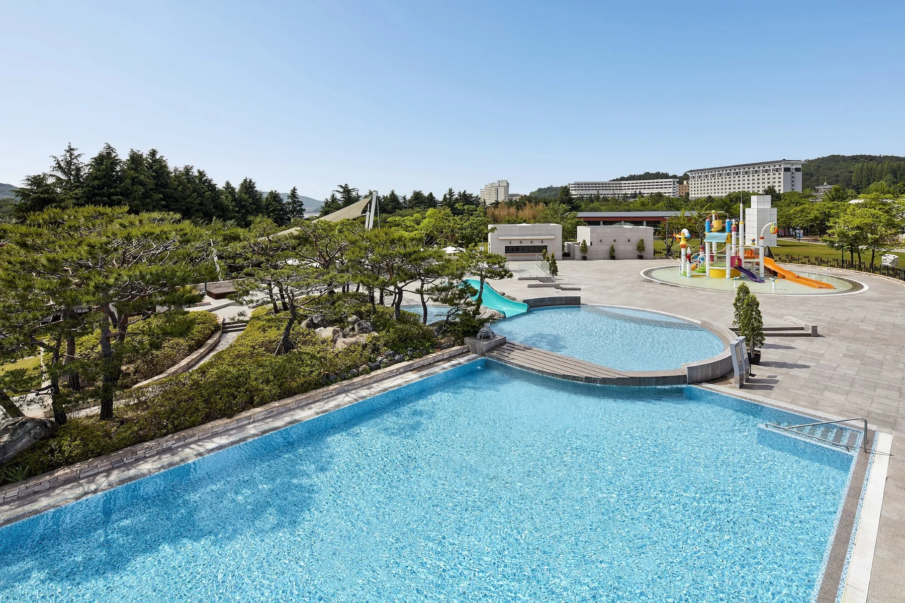 Hilton Gyeongju — Hilton Gyeongju — Outdoor Pool; seasonal access varies